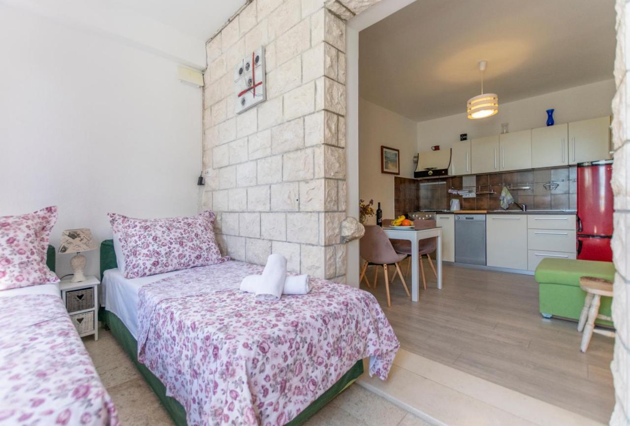 Apartments Villa White House Omis Exterior photo