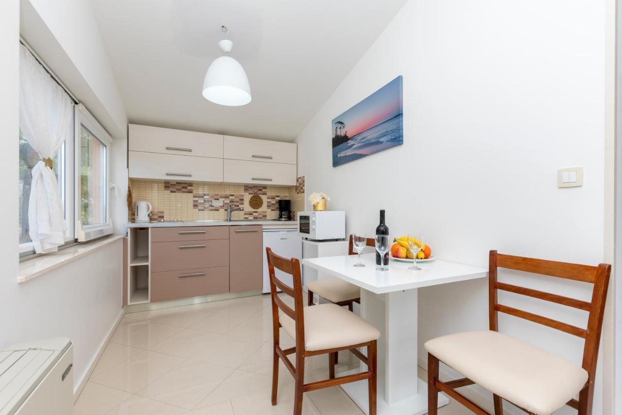 Apartments Villa White House Omis Exterior photo