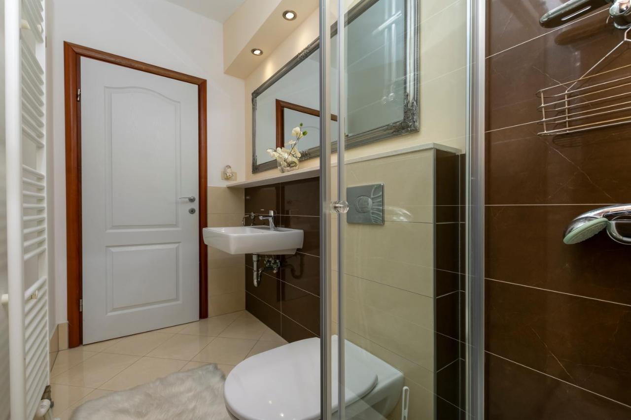 Apartments Villa White House Omis Exterior photo