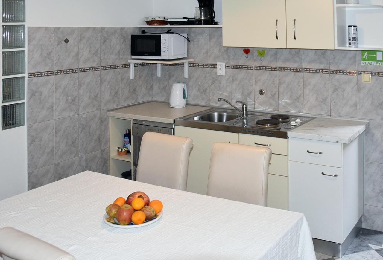 Apartments Villa White House Omis Exterior photo